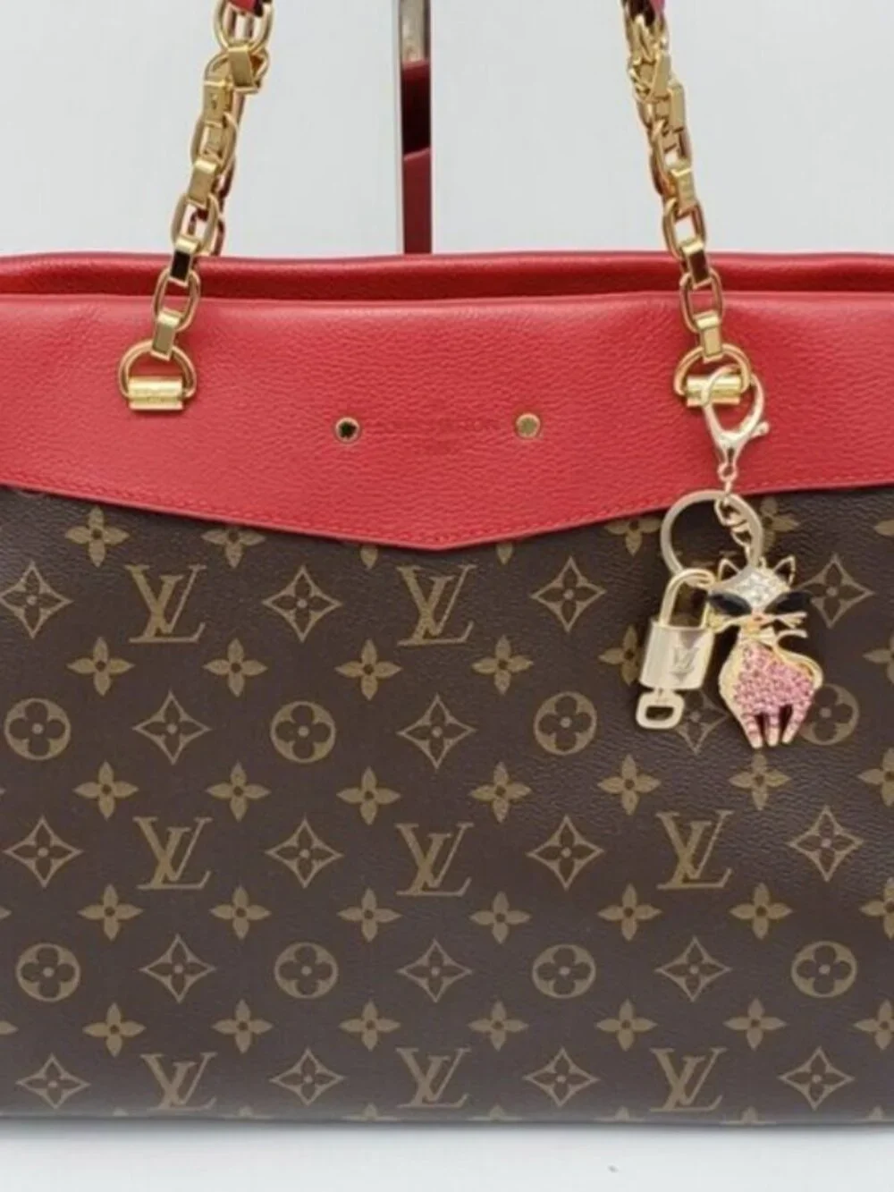 LV Authentic Gold Lock & Key 🔑 Luxury Bag Charm w/ Unbranded Keychain